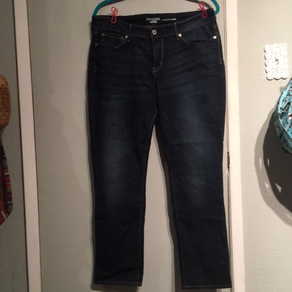 SOLD!    Denizen by Levi’s Modern Slim Jeans